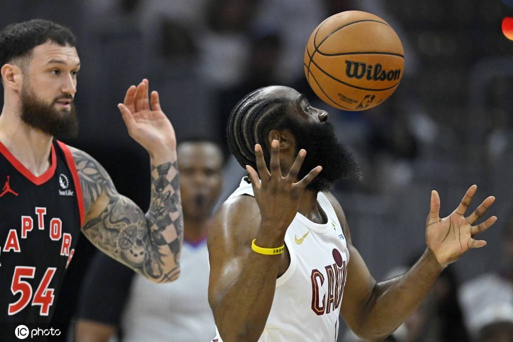 哈登率队拿下天王山之战 施罗德单节11分变奇兵